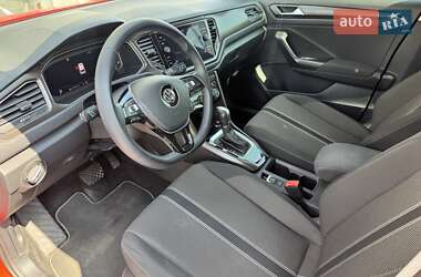 Внедорожник / Кроссовер Volkswagen T-Roc 2019 в 