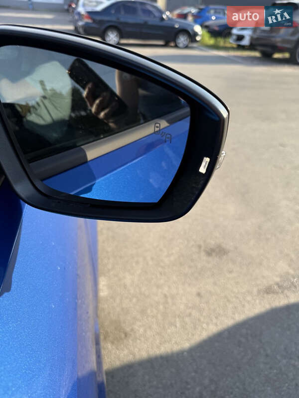 Позашляховик / Кросовер Volkswagen T-Roc 2020 в Києві