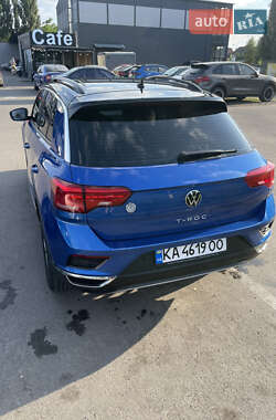 Внедорожник / Кроссовер Volkswagen T-Roc 2020 в 