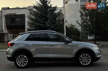 Внедорожник / Кроссовер Volkswagen T-Roc 2022 в 