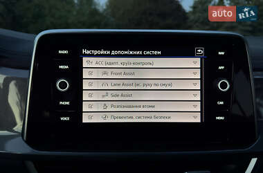 Внедорожник / Кроссовер Volkswagen T-Roc 2022 в 
