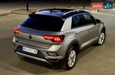 Внедорожник / Кроссовер Volkswagen T-Roc 2022 в 