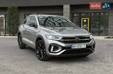 Внедорожник / Кроссовер Volkswagen T-Roc 2023 в 