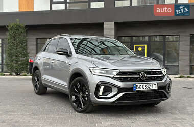 Внедорожник / Кроссовер Volkswagen T-Roc 2023 в 