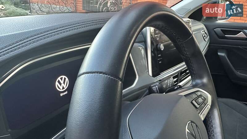 Внедорожник / Кроссовер Volkswagen T-Roc 2022 в Умани