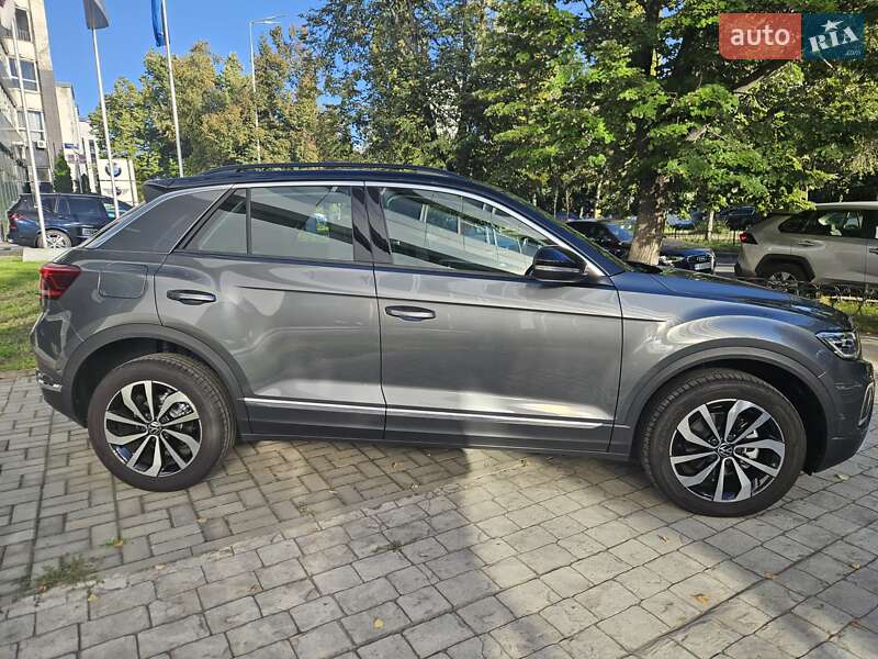 Внедорожник / Кроссовер Volkswagen T-Roc 2024 в Киеве