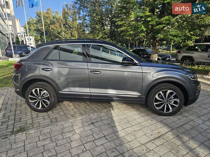 Внедорожник / Кроссовер Volkswagen T-Roc 2024 в Киеве