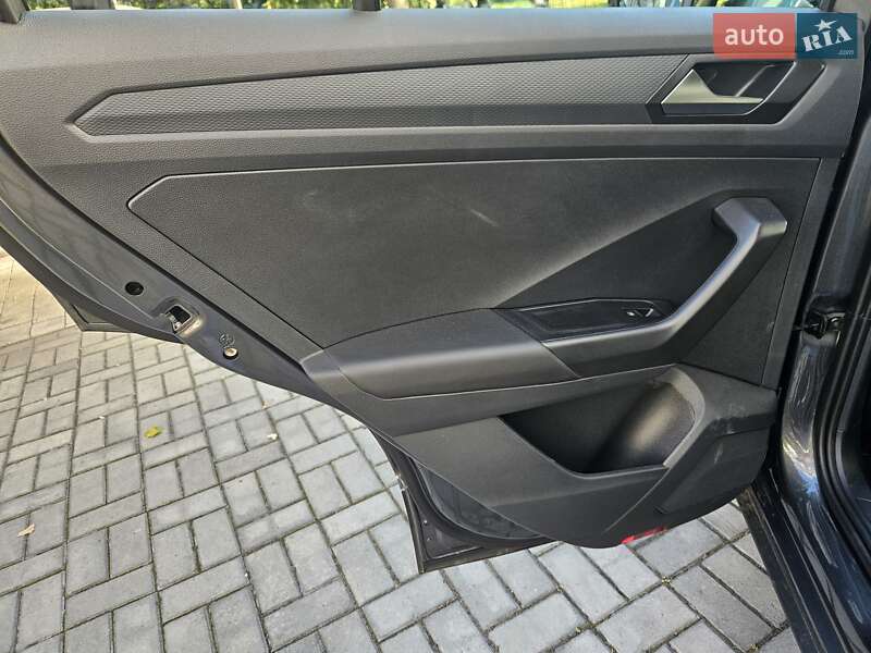 Внедорожник / Кроссовер Volkswagen T-Roc 2024 в Киеве