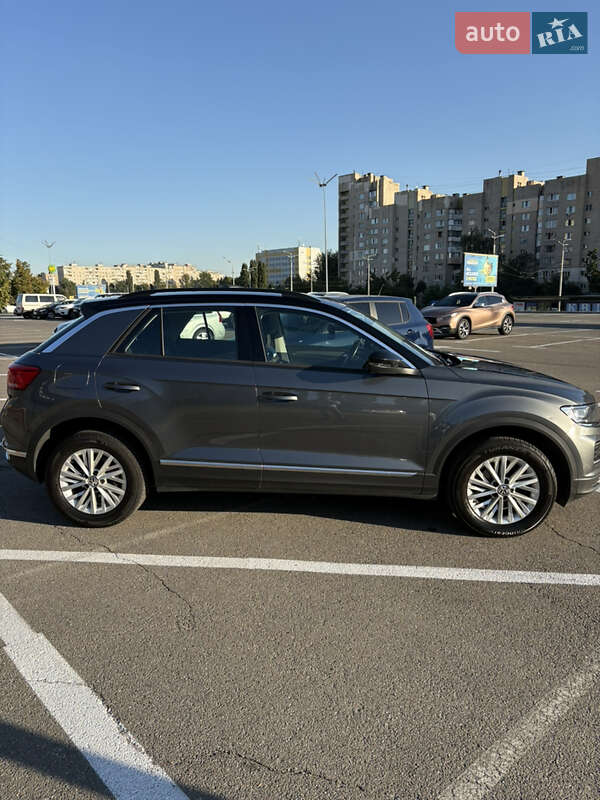 Внедорожник / Кроссовер Volkswagen T-Roc 2021 в Киеве