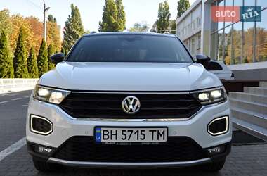 Внедорожник / Кроссовер Volkswagen T-Roc 2019 в 