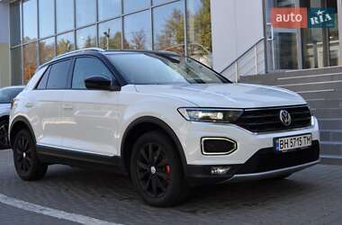 Внедорожник / Кроссовер Volkswagen T-Roc 2019 в 