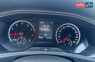 Внедорожник / Кроссовер Volkswagen T-Roc 2021 в 