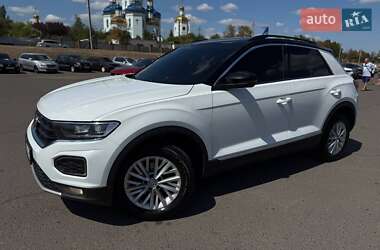 Внедорожник / Кроссовер Volkswagen T-Roc 2019 в 