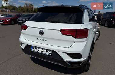 Внедорожник / Кроссовер Volkswagen T-Roc 2019 в 