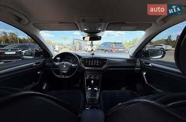 Внедорожник / Кроссовер Volkswagen T-Roc 2019 в 