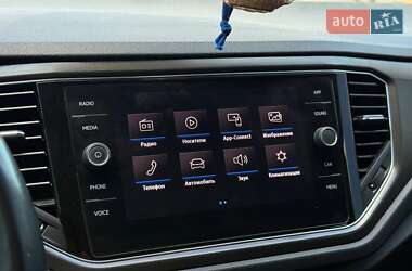 Внедорожник / Кроссовер Volkswagen T-Roc 2019 в 