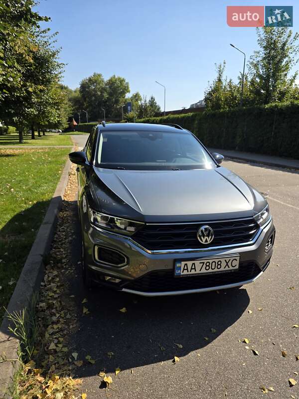 Внедорожник / Кроссовер Volkswagen T-Roc 2019 в Киеве