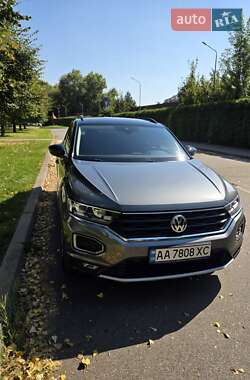 Внедорожник / Кроссовер Volkswagen T-Roc 2019 в 