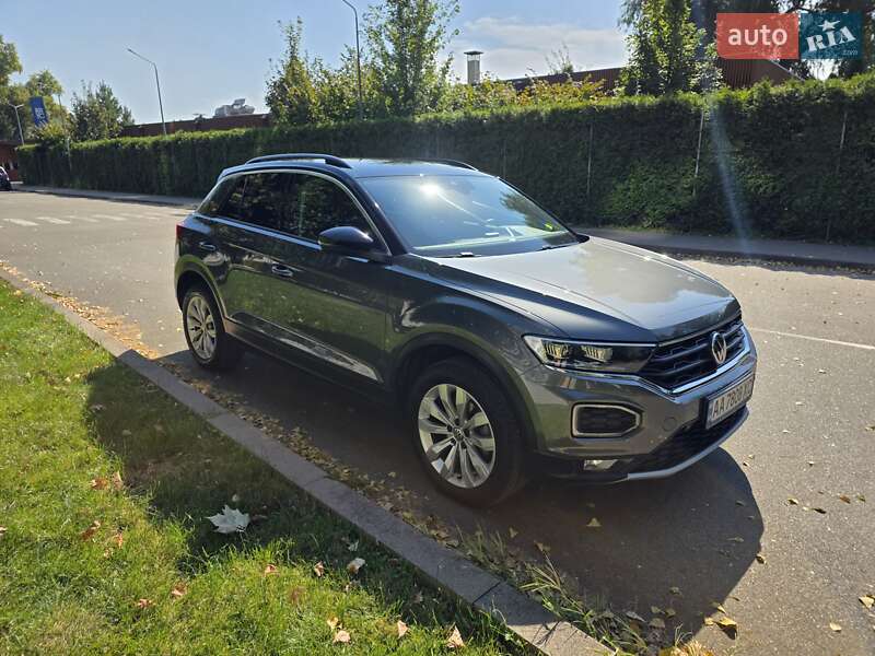 Внедорожник / Кроссовер Volkswagen T-Roc 2019 в 