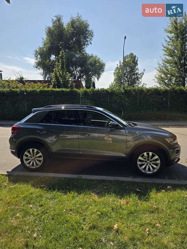 Внедорожник / Кроссовер Volkswagen T-Roc 2019 в Киеве