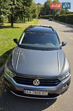 Внедорожник / Кроссовер Volkswagen T-Roc 2019 в 