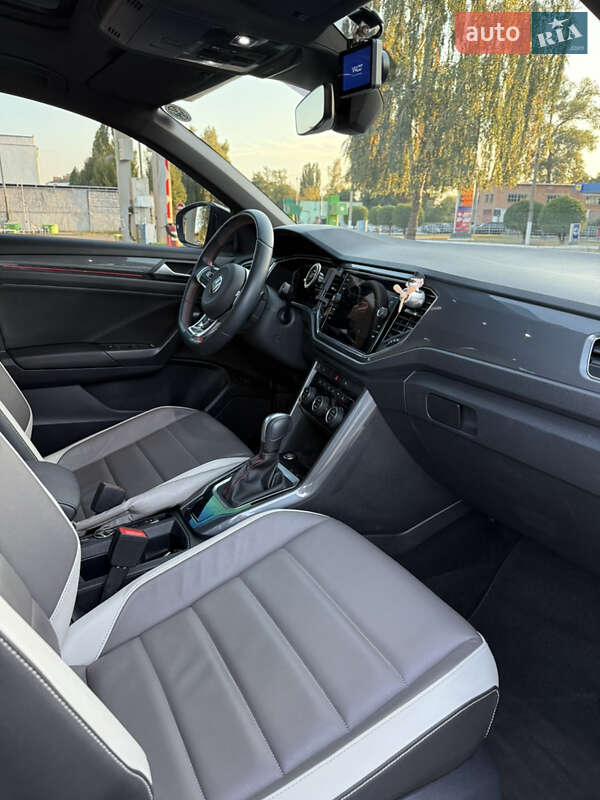 Позашляховик / Кросовер Volkswagen T-Roc 2021 в Києві