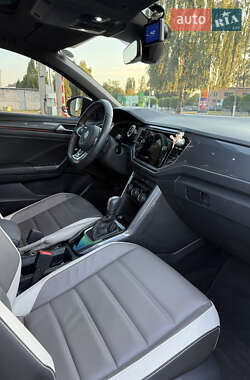 Внедорожник / Кроссовер Volkswagen T-Roc 2021 в 