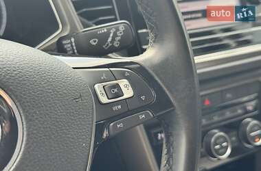 Внедорожник / Кроссовер Volkswagen T-Roc 2020 в 