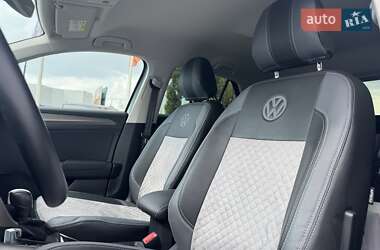 Внедорожник / Кроссовер Volkswagen T-Roc 2020 в 