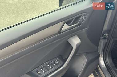 Внедорожник / Кроссовер Volkswagen T-Roc 2020 в 