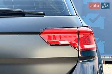 Внедорожник / Кроссовер Volkswagen T-Roc 2021 в 