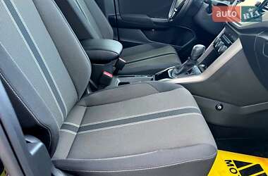 Внедорожник / Кроссовер Volkswagen T-Roc 2021 в 