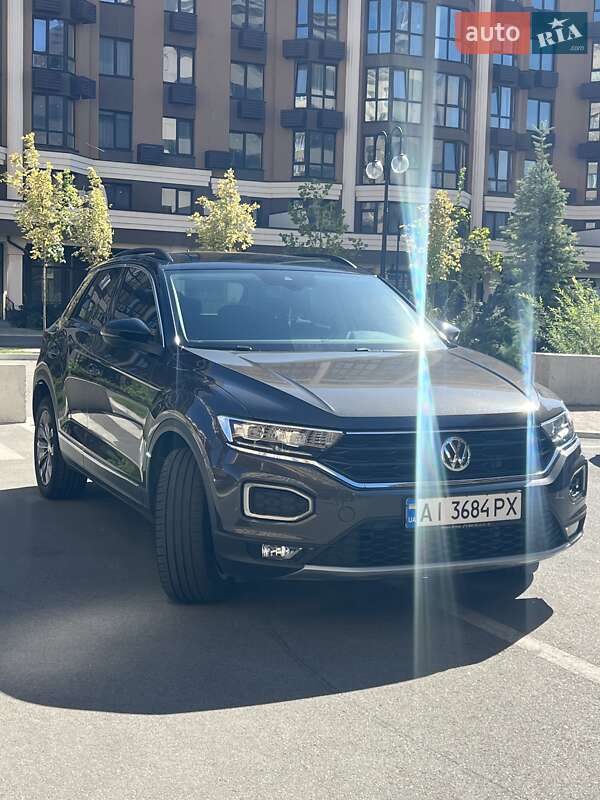 Внедорожник / Кроссовер Volkswagen T-Roc 2019 в Киеве