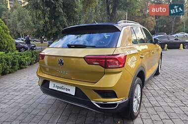 Внедорожник / Кроссовер Volkswagen T-Roc 2020 в 