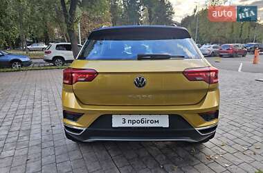Внедорожник / Кроссовер Volkswagen T-Roc 2020 в 