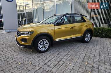 Внедорожник / Кроссовер Volkswagen T-Roc 2020 в 
