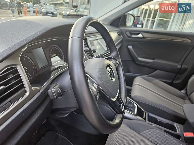 Внедорожник / Кроссовер Volkswagen T-Roc 2020 в Киеве