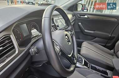 Внедорожник / Кроссовер Volkswagen T-Roc 2020 в 