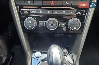 Внедорожник / Кроссовер Volkswagen T-Roc 2020 в 