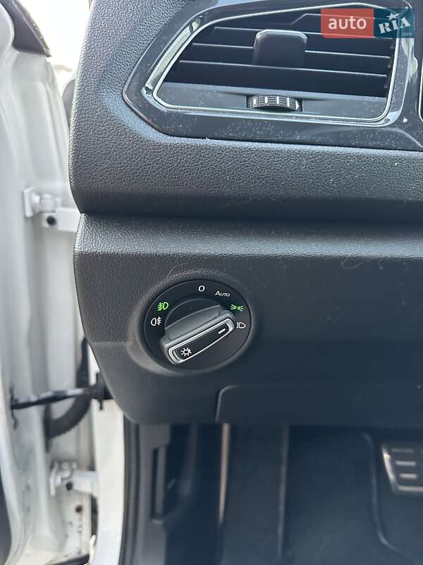 Позашляховик / Кросовер Volkswagen T-Roc 2019 в Києві фото 32 Позашляховик / Кросовер Volkswagen T-Roc 2019 в Києві