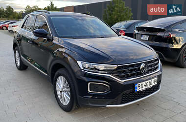 Внедорожник / Кроссовер Volkswagen T-Roc 2021 в 