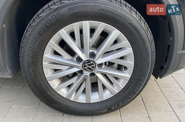 Внедорожник / Кроссовер Volkswagen T-Roc 2021 в 