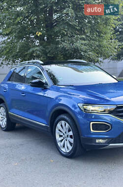 Внедорожник / Кроссовер Volkswagen T-Roc 2019 в 