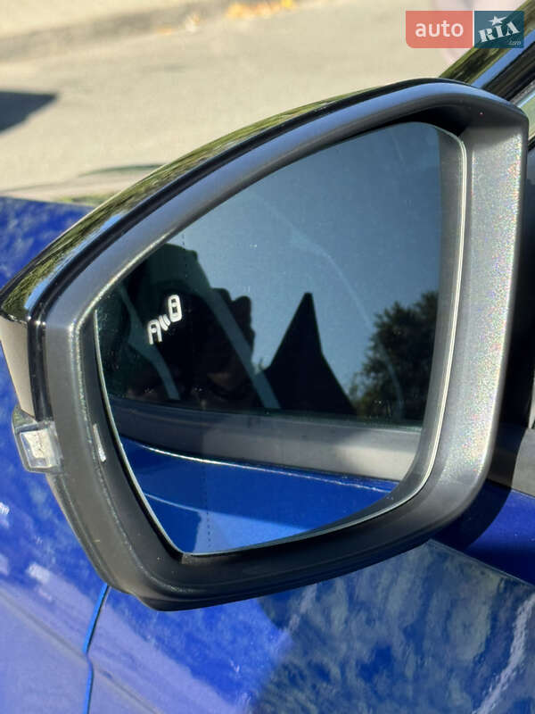 Внедорожник / Кроссовер Volkswagen T-Roc 2019 в Киеве