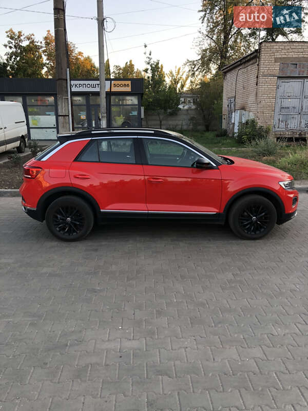 Внедорожник / Кроссовер Volkswagen T-Roc 2021 в Кривом Роге