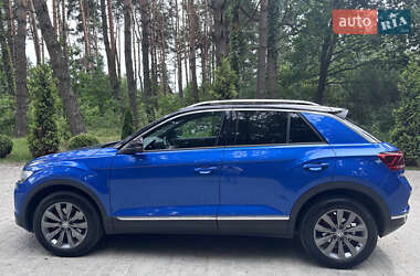 Внедорожник / Кроссовер Volkswagen T-Roc 2019 в 
