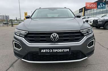 Внедорожник / Кроссовер Volkswagen T-Roc 2021 в 