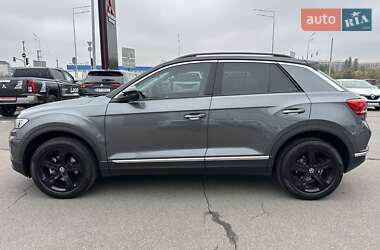 Внедорожник / Кроссовер Volkswagen T-Roc 2021 в 