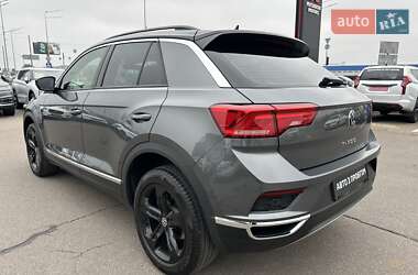 Внедорожник / Кроссовер Volkswagen T-Roc 2021 в 