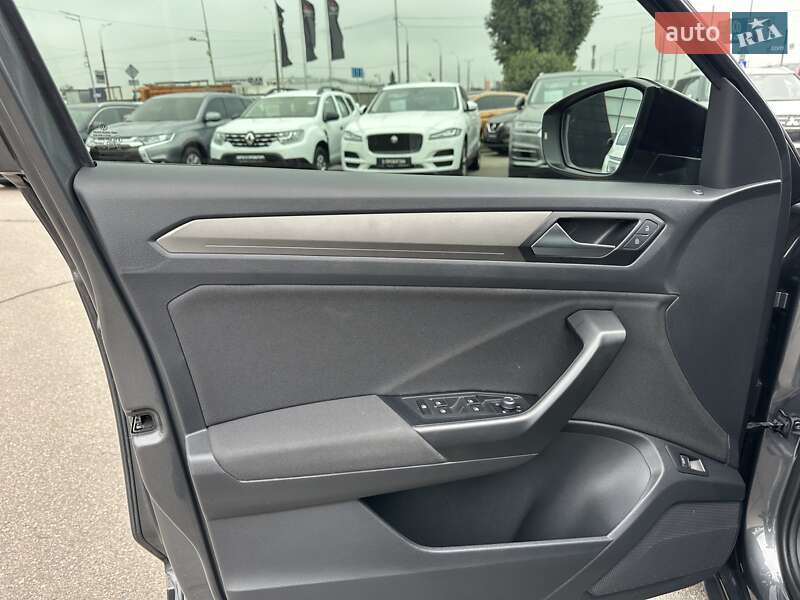 Внедорожник / Кроссовер Volkswagen T-Roc 2021 в Киеве